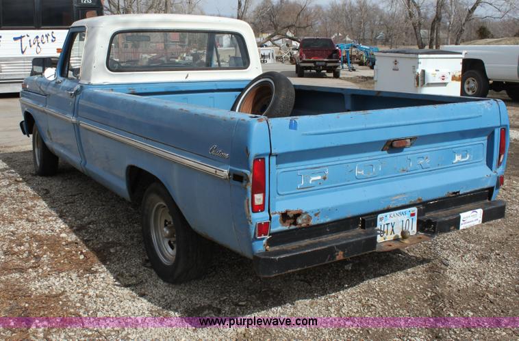 image for item A7347 1972 Ford F100 pickup truck
