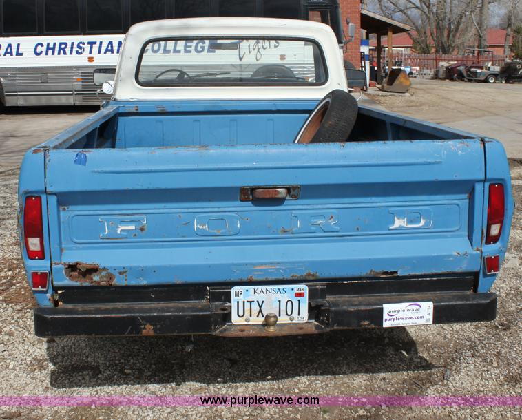 image for item A7347 1972 Ford F100 pickup truck