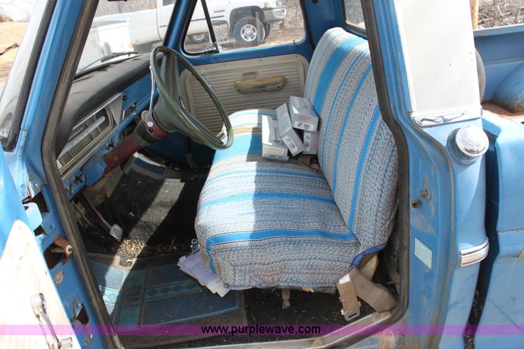 image for item A7347 1972 Ford F100 pickup truck