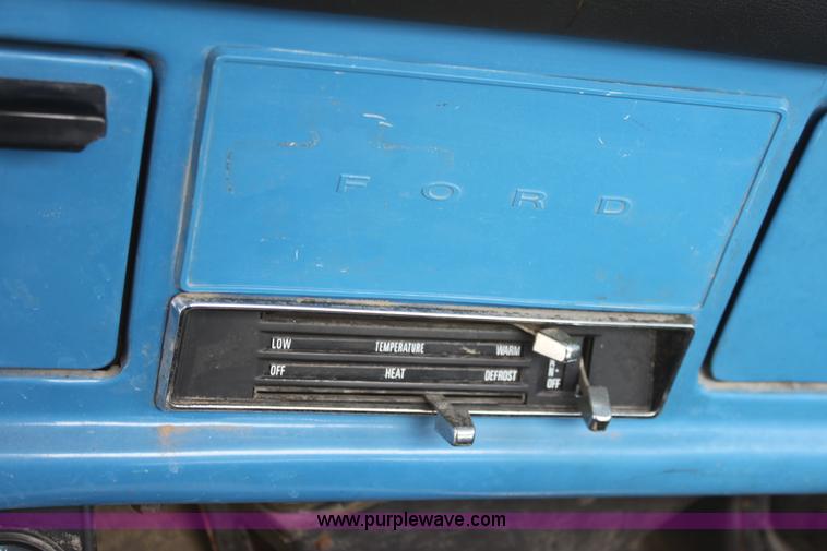 image for item A7347 1972 Ford F100 pickup truck
