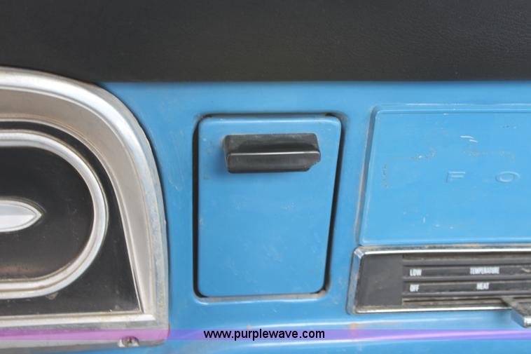 image for item A7347 1972 Ford F100 pickup truck