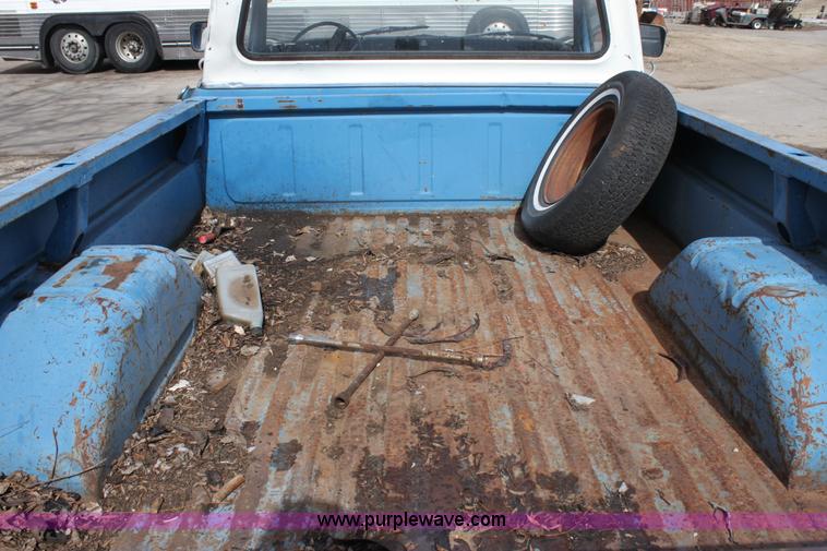 image for item A7347 1972 Ford F100 pickup truck