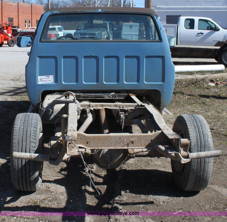 image for item A7350 1985 Chevrolet K20 truck cab and chassis