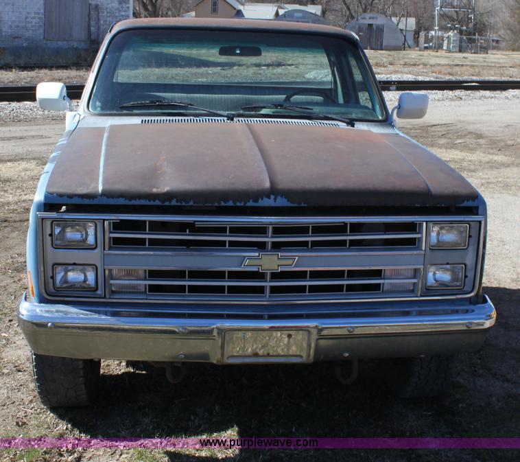 image for item A7350 1985 Chevrolet K20 truck cab and chassis