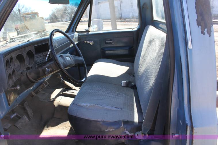 image for item A7350 1985 Chevrolet K20 truck cab and chassis