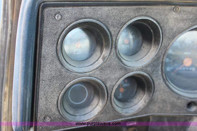 image for item A7350 1985 Chevrolet K20 truck cab and chassis