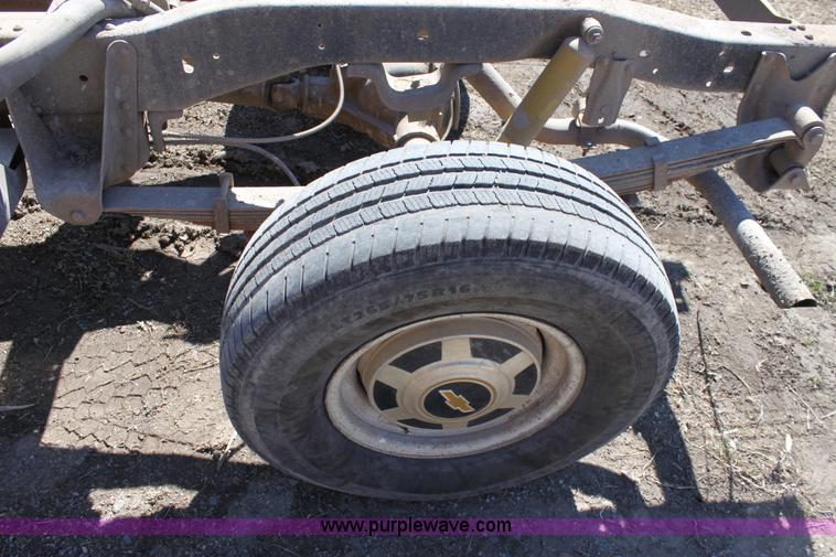 image for item A7350 1985 Chevrolet K20 truck cab and chassis