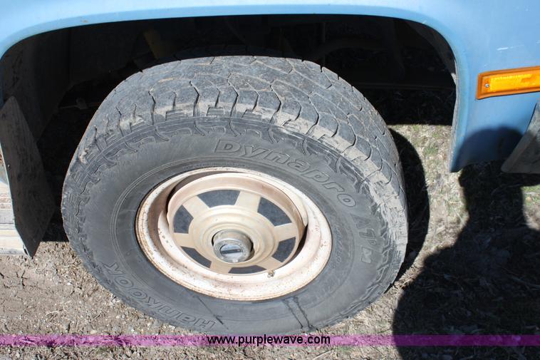 image for item A7350 1985 Chevrolet K20 truck cab and chassis