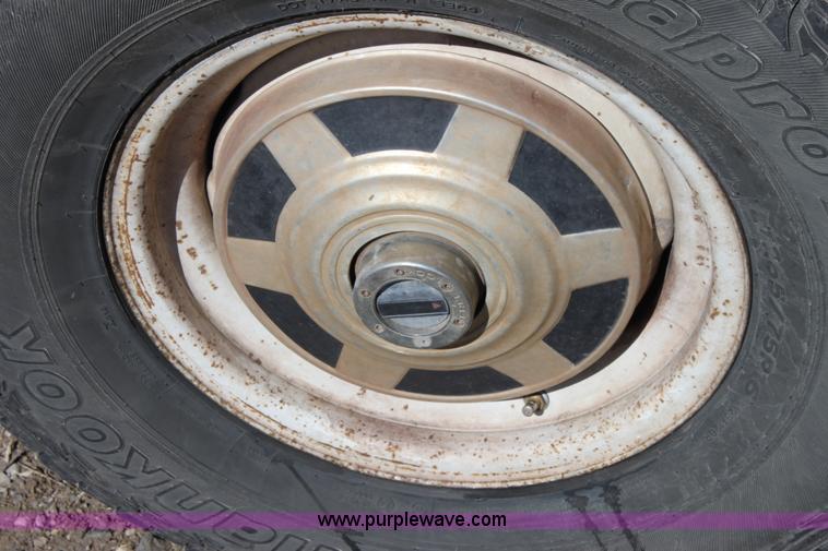 image for item A7350 1985 Chevrolet K20 truck cab and chassis