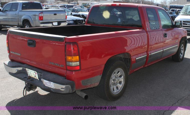 image for item A7437 1999 Chevrolet Silverado C1500 extended cab pickup truck