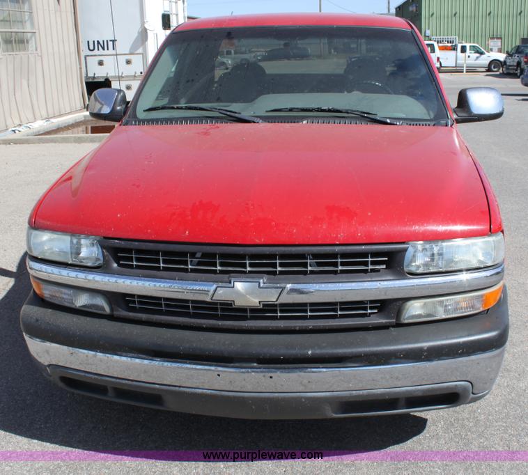 image for item A7437 1999 Chevrolet Silverado C1500 extended cab pickup truck