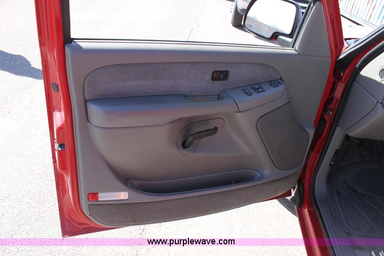 image for item A7437 1999 Chevrolet Silverado C1500 extended cab pickup truck