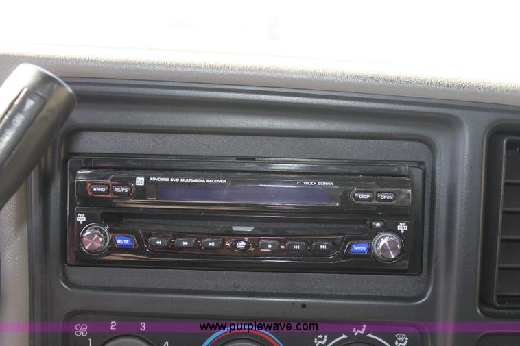 image for item A7437 1999 Chevrolet Silverado C1500 extended cab pickup truck