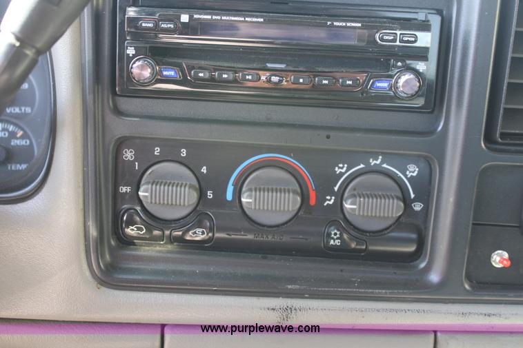 image for item A7437 1999 Chevrolet Silverado C1500 extended cab pickup truck