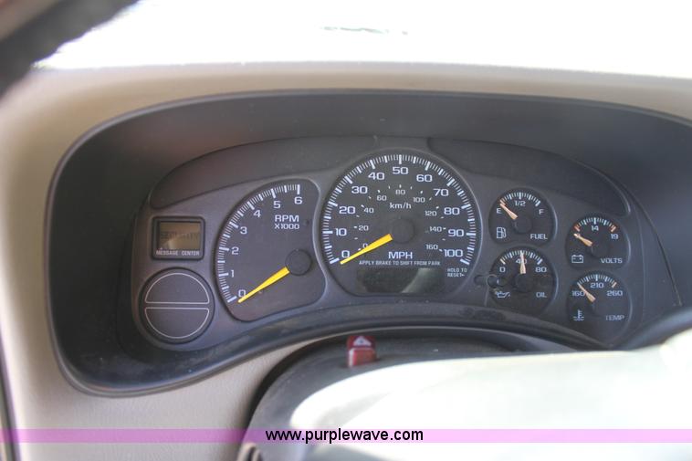 image for item A7437 1999 Chevrolet Silverado C1500 extended cab pickup truck