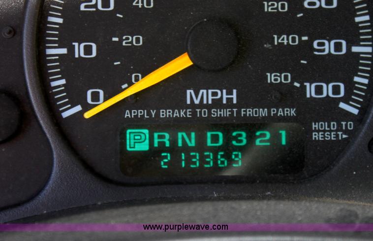 image for item A7437 1999 Chevrolet Silverado C1500 extended cab pickup truck