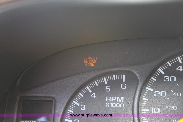 image for item A7437 1999 Chevrolet Silverado C1500 extended cab pickup truck