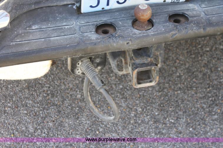 image for item A7437 1999 Chevrolet Silverado C1500 extended cab pickup truck