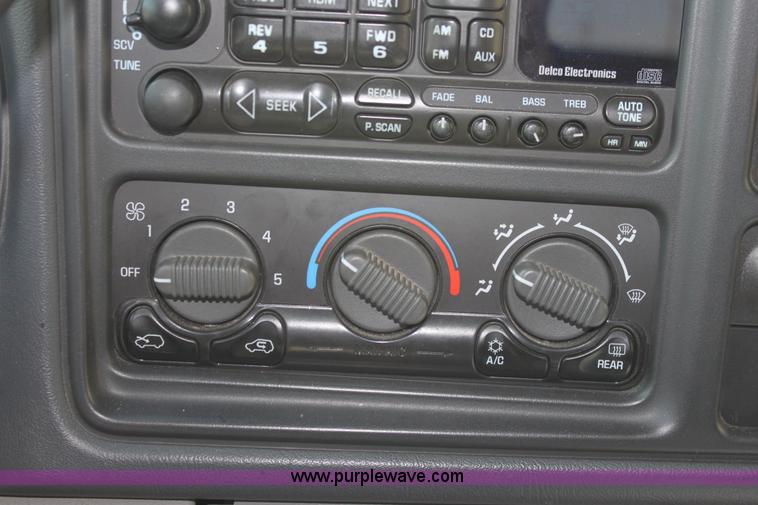 image for item A7439 2001 Chevrolet Tahoe K1500 SUV