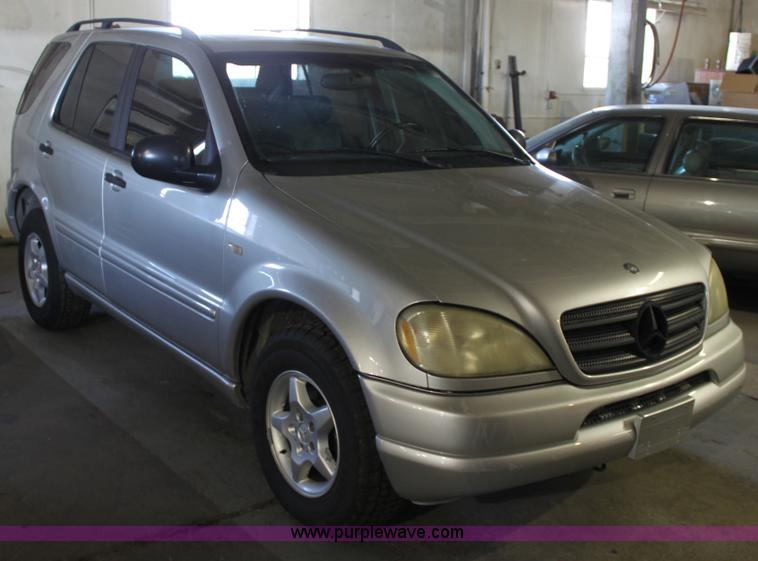 image for item A7440 1999 Mercedes Benz ML320 AWD SUV
