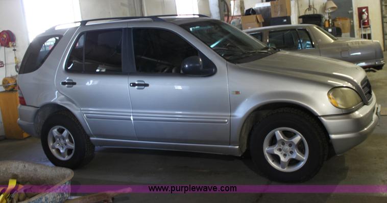 image for item A7440 1999 Mercedes Benz ML320 AWD SUV