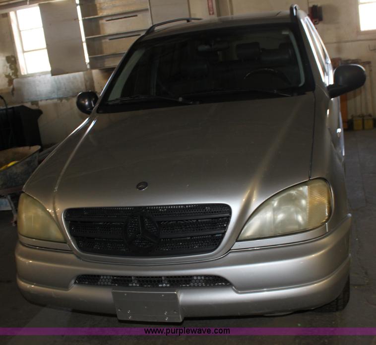 image for item A7440 1999 Mercedes Benz ML320 AWD SUV