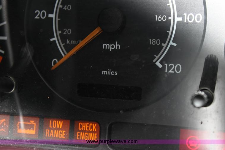 image for item A7440 1999 Mercedes Benz ML320 AWD SUV