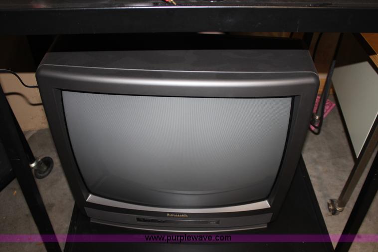 image for item A7486 Assorted electronics