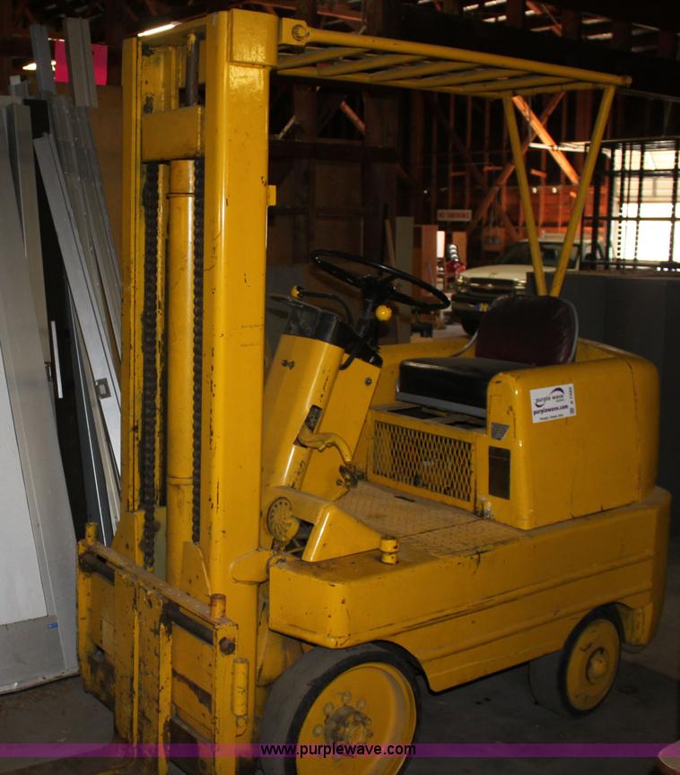 image for item A7489 Motolift forklift