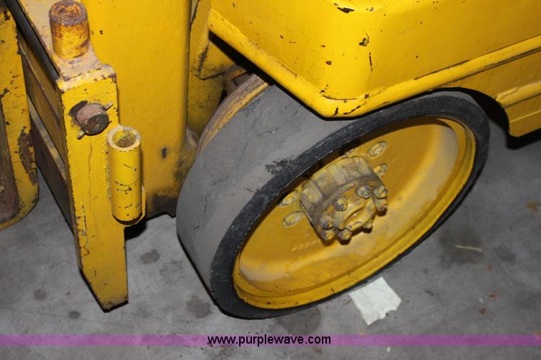 image for item A7489 Motolift forklift