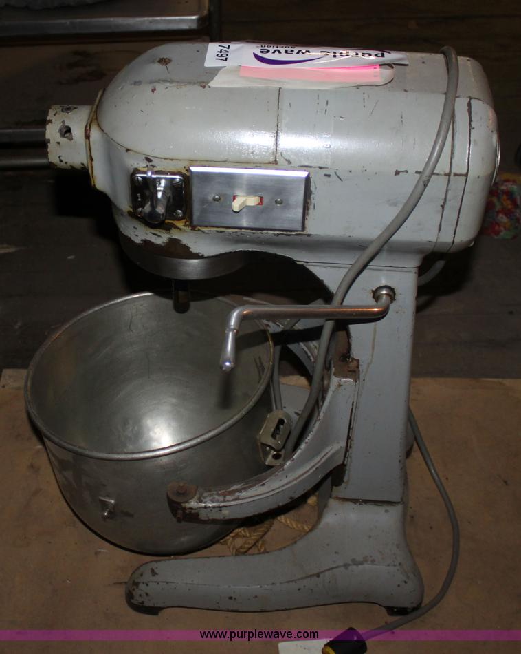 Hobart A200 dough mixer in Hutchinson, KS Item A7497 sold Purple Wave