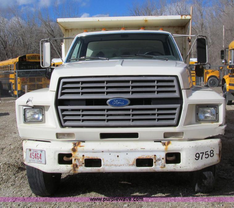 image for item A7501 1996 Ford F700 truck with dump bed
