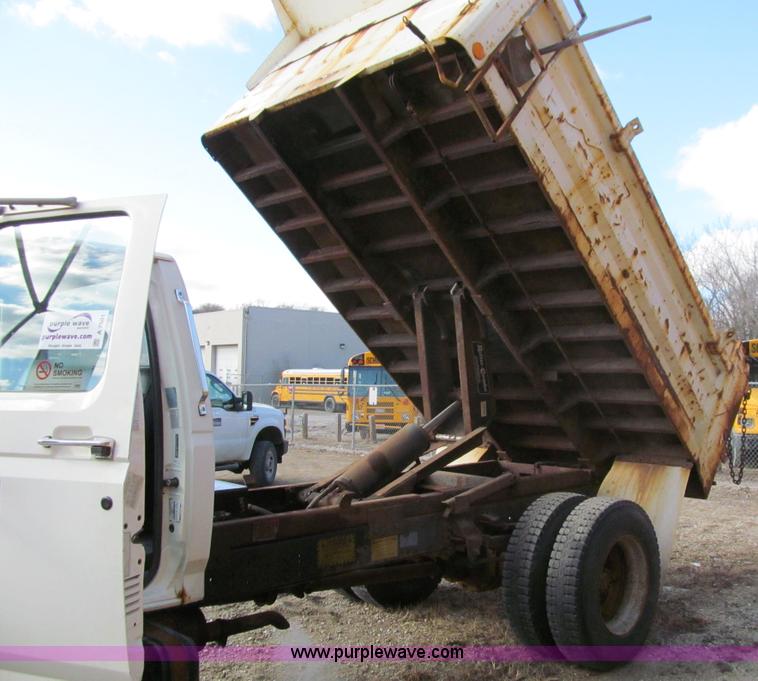 image for item A7501 1996 Ford F700 truck with dump bed
