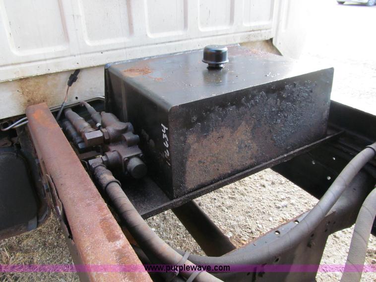 image for item A7501 1996 Ford F700 truck with dump bed