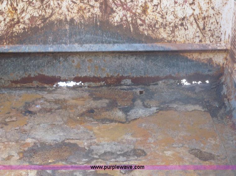 image for item A7501 1996 Ford F700 truck with dump bed