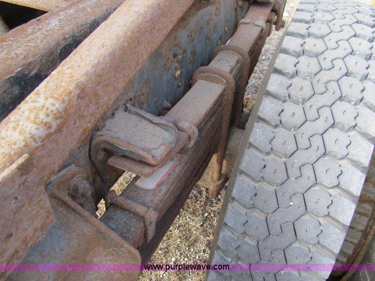 image for item A7501 1996 Ford F700 truck with dump bed