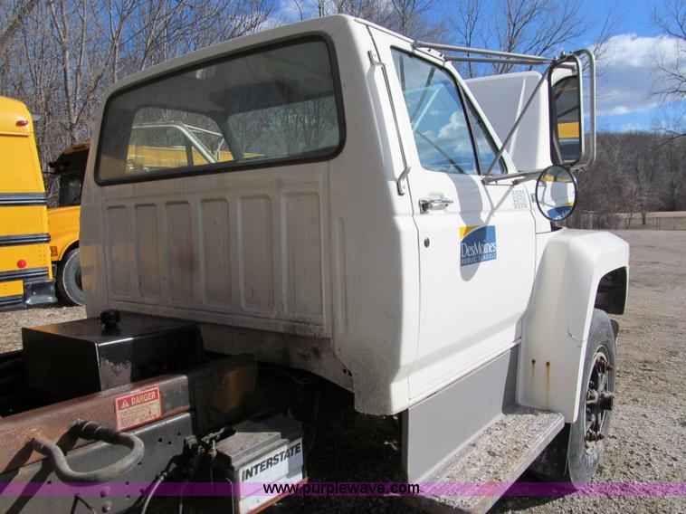 image for item A7501 1996 Ford F700 truck with dump bed