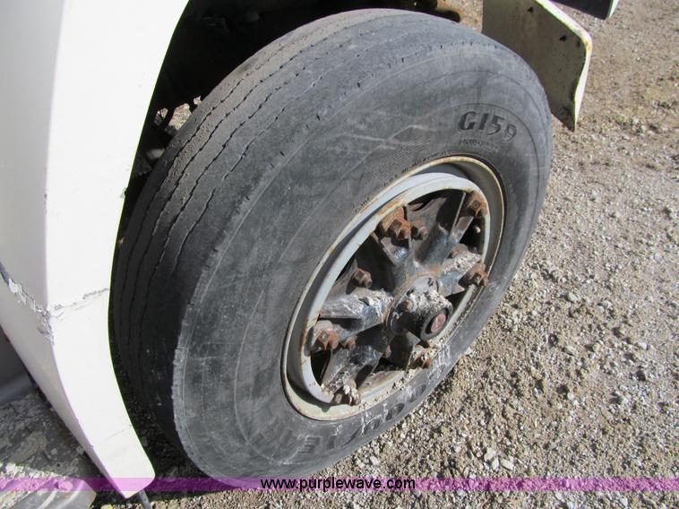 image for item A7501 1996 Ford F700 truck with dump bed