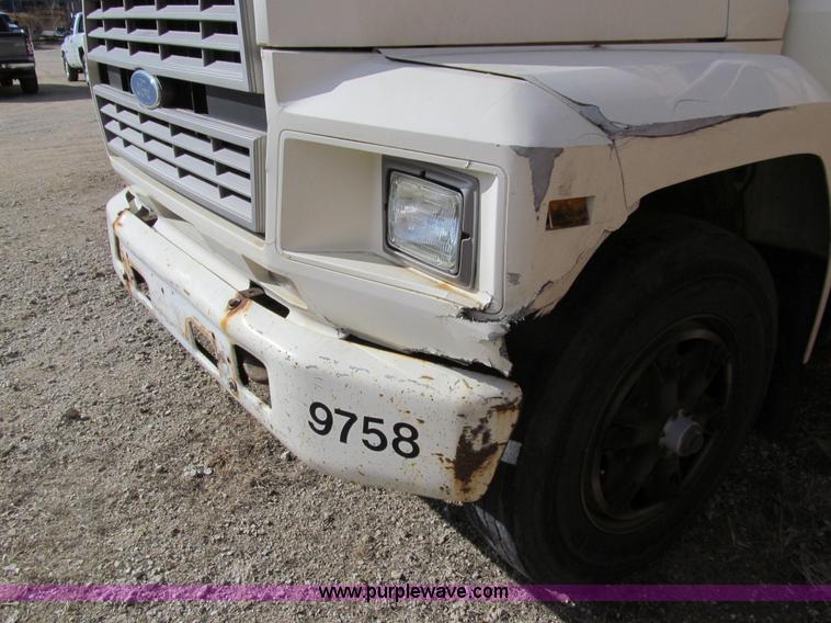image for item A7501 1996 Ford F700 truck with dump bed