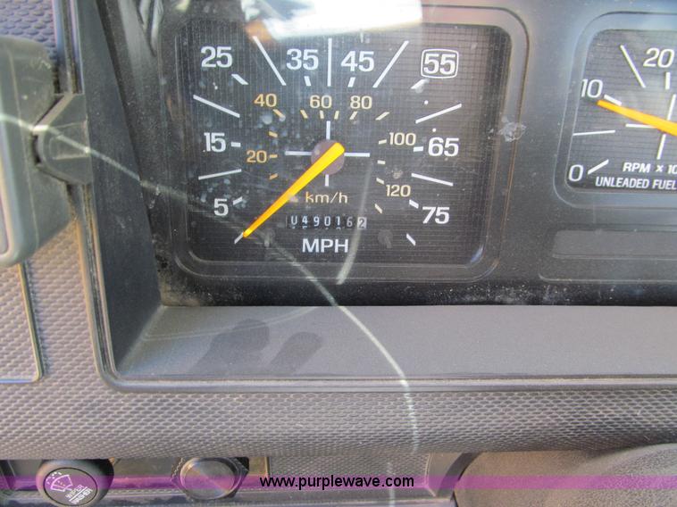 image for item A7501 1996 Ford F700 truck with dump bed