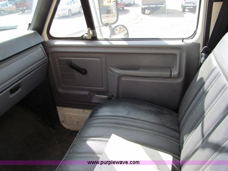 image for item A7501 1996 Ford F700 truck with dump bed