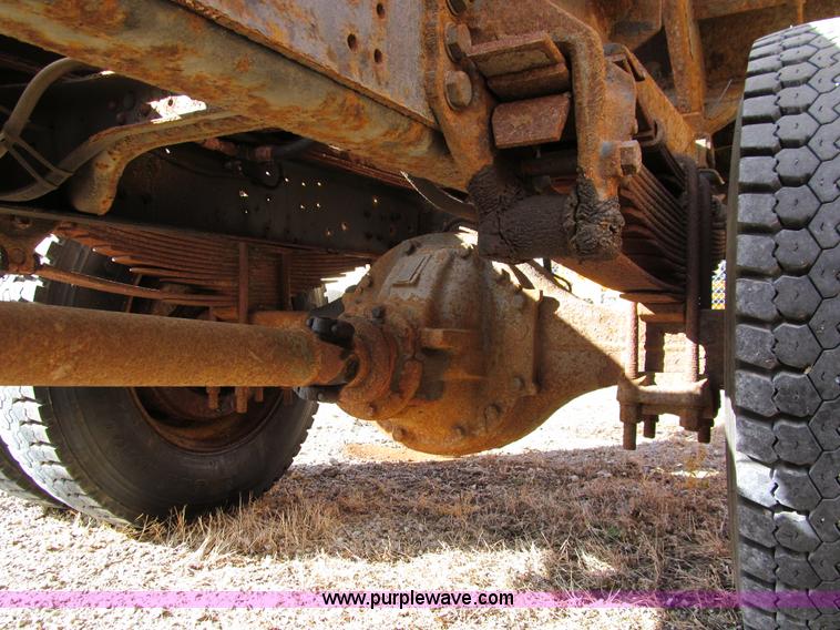 image for item A7501 1996 Ford F700 truck with dump bed