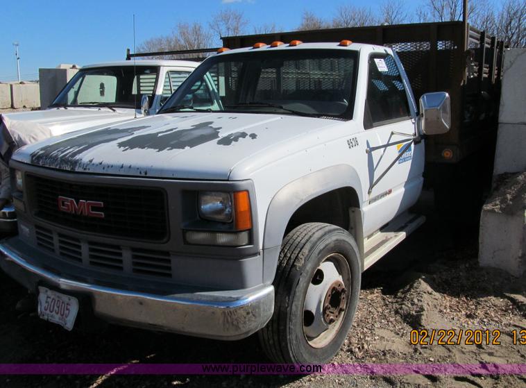 image for item A8189 1995 GMC 3500HD flatbed truck