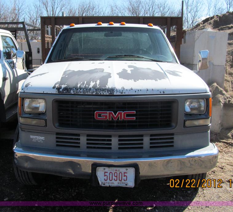 image for item A8189 1995 GMC 3500HD flatbed truck