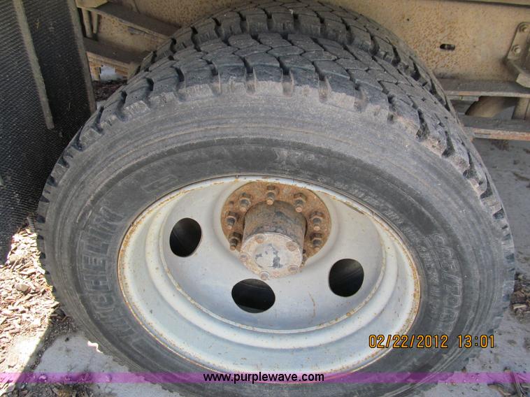 image for item A8189 1995 GMC 3500HD flatbed truck