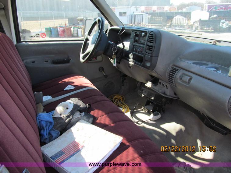 image for item A8189 1995 GMC 3500HD flatbed truck