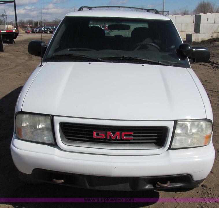image for item A8190 2001 GMC Jimmy SUV