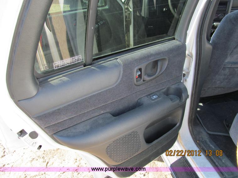 image for item A8190 2001 GMC Jimmy SUV