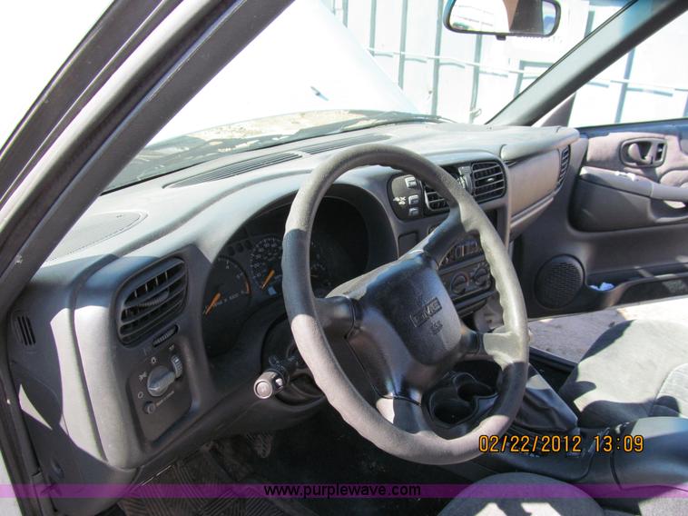 image for item A8190 2001 GMC Jimmy SUV