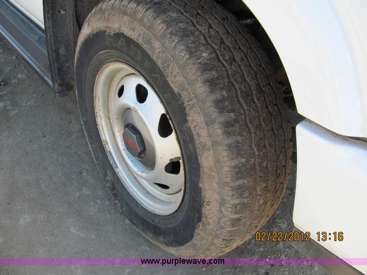 image for item A8190 2001 GMC Jimmy SUV